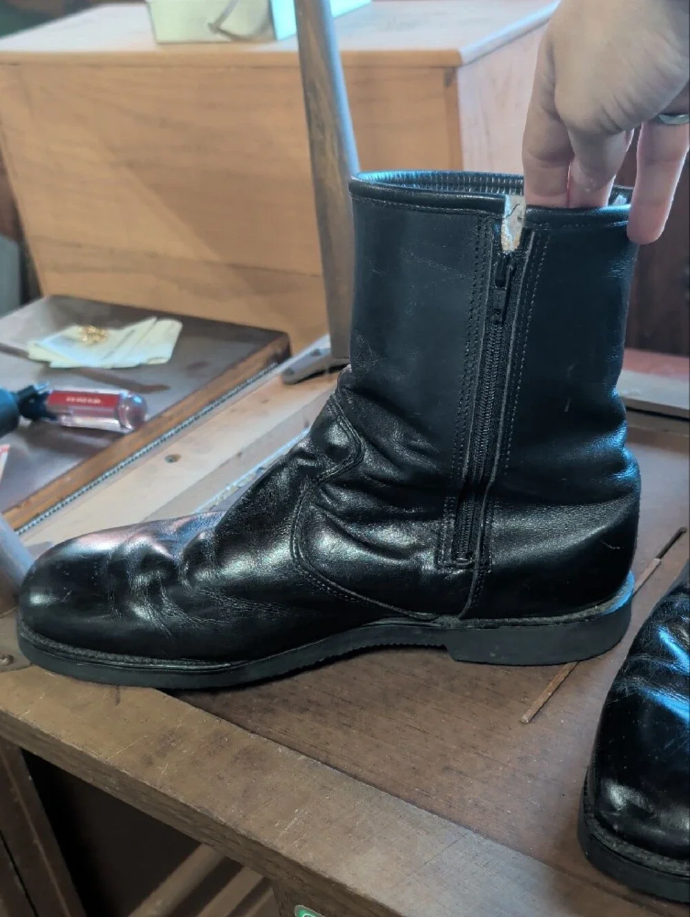 Dexter sleek black